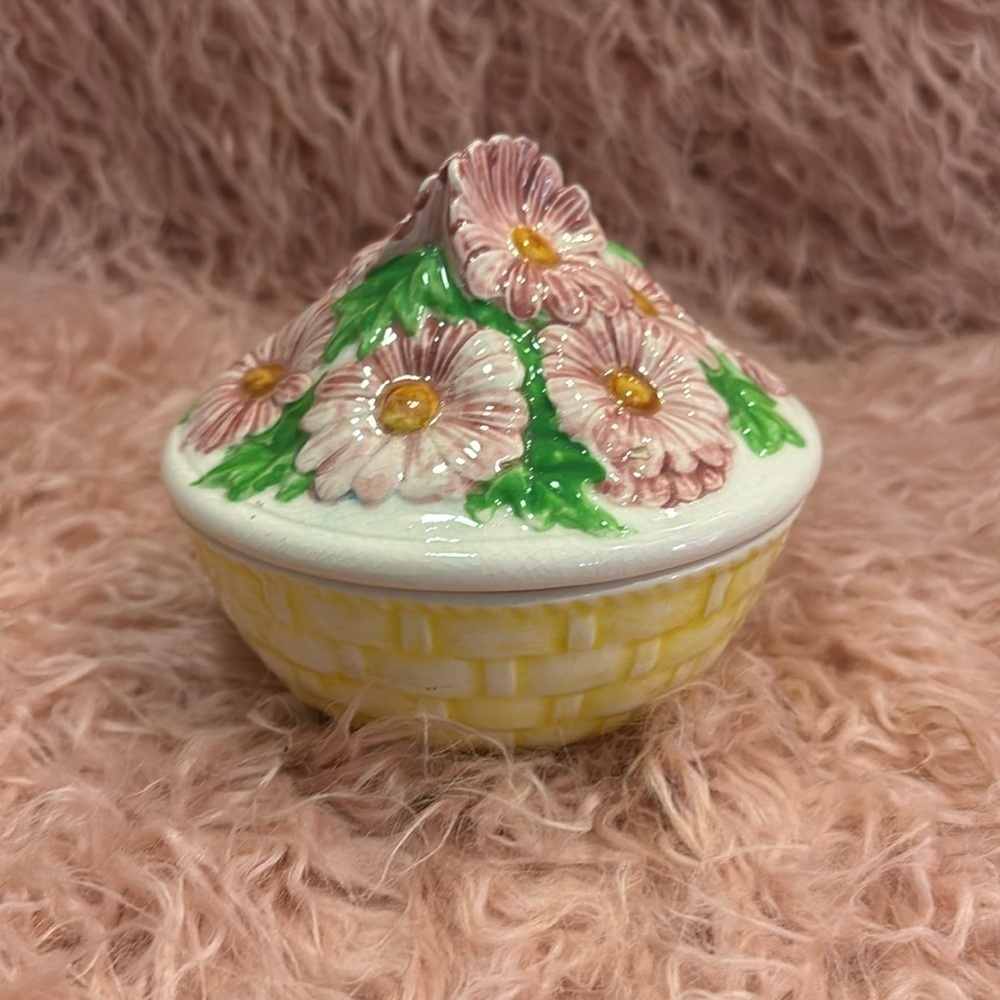 Vintage Daisy Woven Basket Ceramic Container 1970